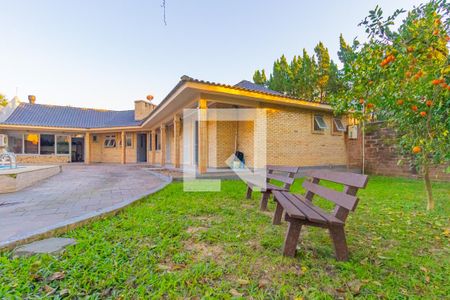 Quintal de casa à venda com 3 quartos, 235m² em Niterói, Canoas