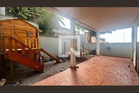 Quintal de casa à venda com 5 quartos, 192m² em Paraíso, Belo Horizonte