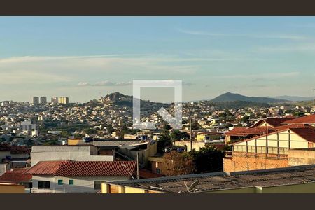 Vista de casa à venda com 5 quartos, 192m² em Paraíso, Belo Horizonte