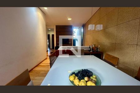 Sala  de casa à venda com 5 quartos, 192m² em Paraíso, Belo Horizonte