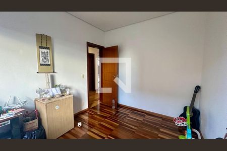 Quarto  de casa à venda com 5 quartos, 192m² em Paraíso, Belo Horizonte