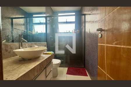 Banheiro de casa à venda com 5 quartos, 192m² em Paraíso, Belo Horizonte