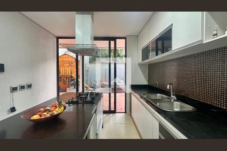 Cozinha de casa à venda com 5 quartos, 192m² em Paraíso, Belo Horizonte