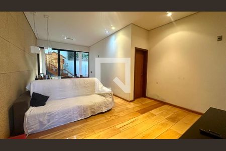 Sala  de casa à venda com 5 quartos, 192m² em Paraíso, Belo Horizonte