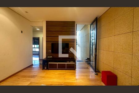 Sala  de casa à venda com 5 quartos, 192m² em Paraíso, Belo Horizonte