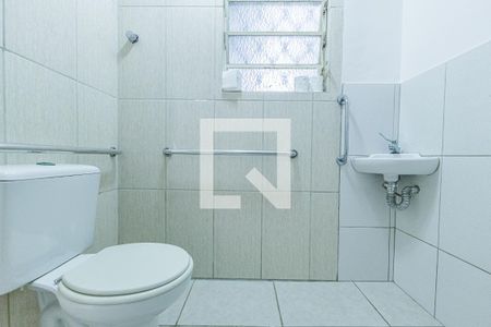 Banheiro Social de casa à venda com 4 quartos, 185m² em Floresta, Porto Alegre