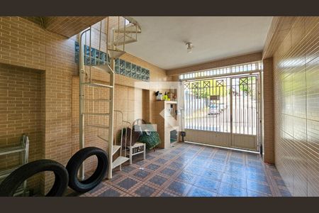 Garagem de casa à venda com 4 quartos, 180m² em Interlagos, São Paulo