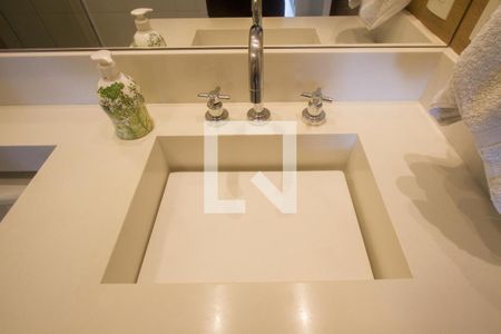 Banheiro  de apartamento à venda com 1 quarto, 55m² em Chácara Santo Antônio (zona Sul), São Paulo