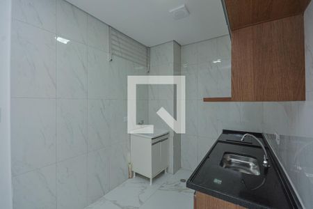 Cozinha e Área de Serviço de apartamento à venda com 1 quarto, 26m² em Jardim Sabara, São Paulo