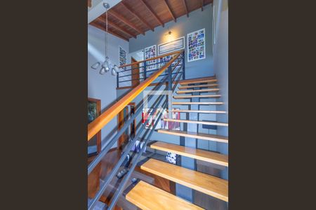 Escada de casa à venda com 4 quartos, 250m² em Niterói, Canoas