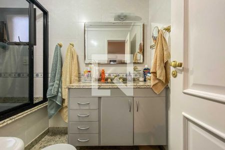 Banheiro da Suíte 1 de apartamento à venda com 3 quartos, 330m² em Vila Dom Pedro I, São Paulo