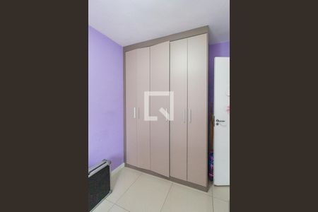 Quarto 2 de apartamento para alugar com 2 quartos, 50m² em Jardim Roberto, Osasco
