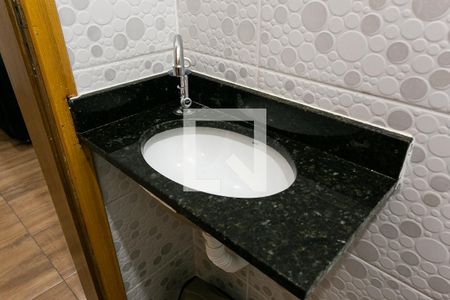 Banheiro de apartamento para alugar com 1 quarto, 35m² em Vila Antonina, São Paulo