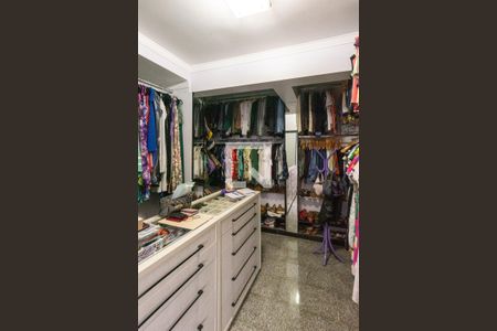 Closet da Suíte 2 de casa à venda com 3 quartos, 320m² em Jardim Esmeraldina, Campinas