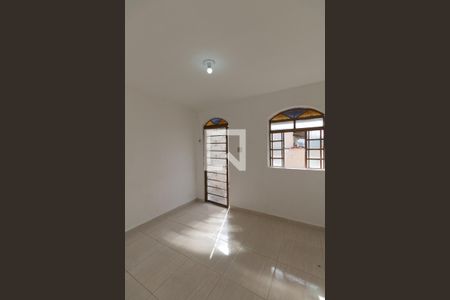 Sala de casa para alugar com 2 quartos, 100m² em Glória, Belo Horizonte