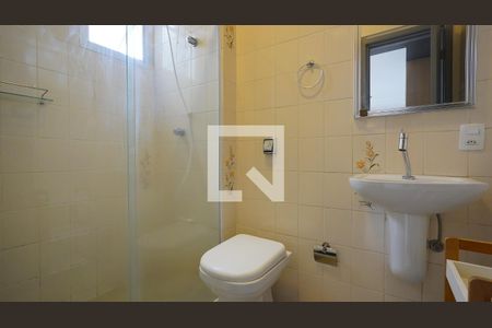 Banheiro de kitnet/studio para alugar com 1 quarto, 28m² em Centro, Florianópolis