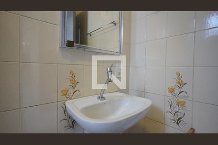 Banheiro de kitnet/studio para alugar com 1 quarto, 28m² em Centro, Florianópolis