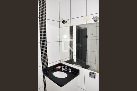 Banheiro Social de apartamento à venda com 2 quartos, 60m² em Moinho Velho, São Paulo