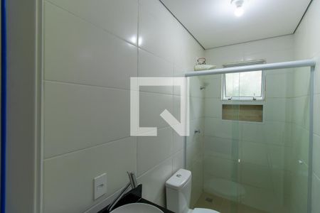 Banheiro de casa de condomínio para alugar com 2 quartos, 50m² em Chácara Ondas Verdes, Cotia