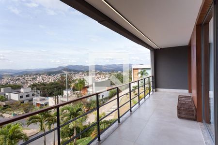 Varanda da Sala de casa de condomínio à venda com 4 quartos, 548m² em Jardim Serrano, Nova Lima