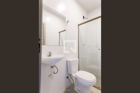 Banheiro de serviço de casa de condomínio à venda com 4 quartos, 548m² em Jardim Serrano, Nova Lima