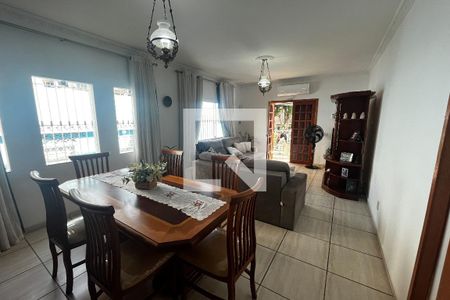 Sala de casa à venda com 4 quartos, 184m² em Jardim Guanabara, Rio de Janeiro