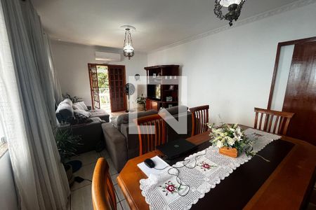 Sala de casa à venda com 4 quartos, 184m² em Jardim Guanabara, Rio de Janeiro