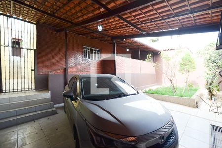 Garagem de casa à venda com 2 quartos, 218m² em Serra, Belo Horizonte