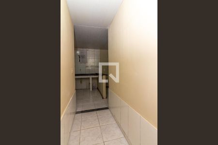 Corredor de casa para alugar com 1 quarto, 50m² em Vila Valqueire, Rio de Janeiro