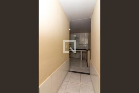 Corredor de casa para alugar com 1 quarto, 50m² em Vila Valqueire, Rio de Janeiro