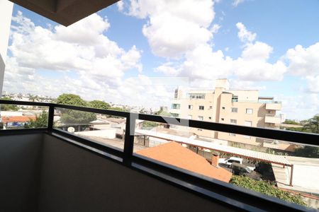 Sacada de apartamento para alugar com 3 quartos, 84m² em Tibery, Uberlândia