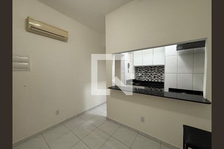 Cozinha de apartamento para alugar com 1 quarto, 32m² em Copacabana, Rio de Janeiro