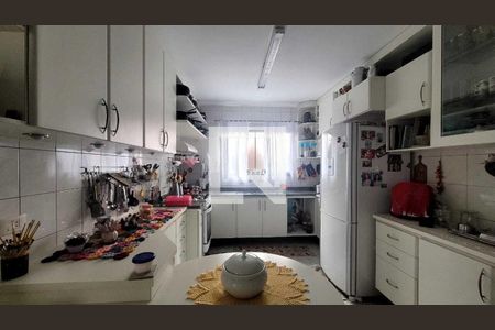 Casa à venda com 3 quartos, 178m² em Vila Scarpelli, Santo André