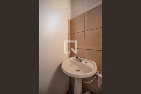 Banheiro de casa à venda com 1 quarto, 60m² em Parque Urbano, Porto Alegre