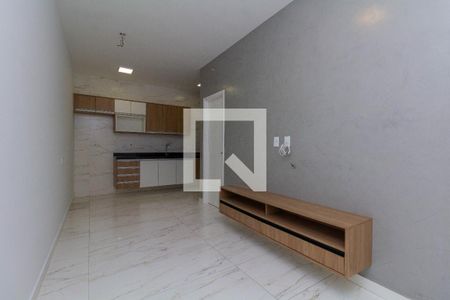 Sala de casa para alugar com 2 quartos, 52m² em Cidade Mãe do Céu, São Paulo