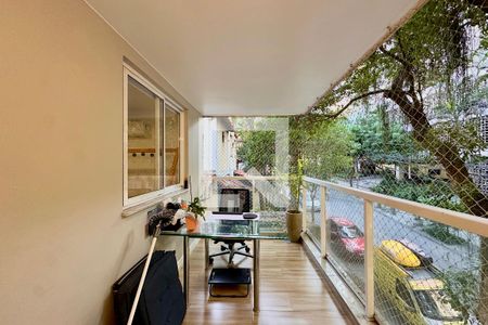 Varanda de apartamento à venda com 3 quartos, 106m² em Laranjeiras, Rio de Janeiro