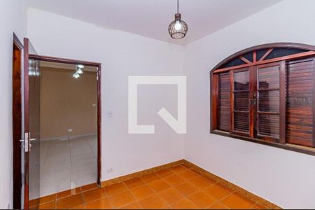 Casa à venda com 6 quartos, 250m² em Jardim Regis, São Paulo