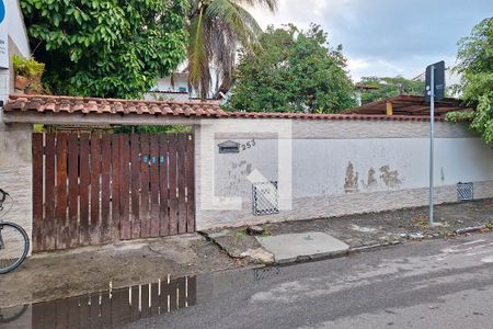 Fachada de casa à venda com 3 quartos, 300m² em Piratininga, Niterói