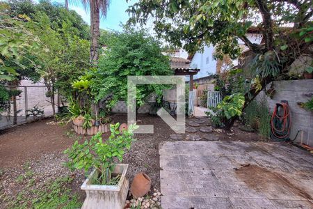 Quintal de casa à venda com 3 quartos, 300m² em Piratininga, Niterói
