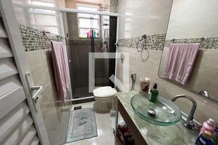 Banheiro de apartamento para alugar com 2 quartos, 50m² em Irajá, Rio de Janeiro