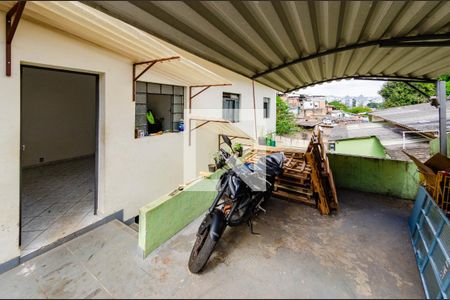 Garagem de casa à venda com 3 quartos, 430m² em Carlos Prates, Belo Horizonte