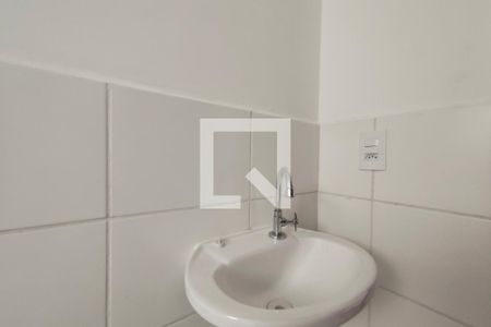 Banheiro de apartamento à venda com 2 quartos, 44m² em Residencial Cosmos, Campinas