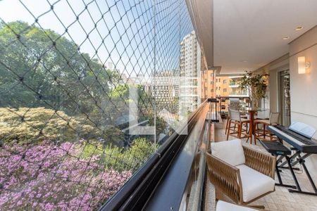 Apartamento à venda com 4 quartos, 300m² em Vila Uberabinha, São Paulo