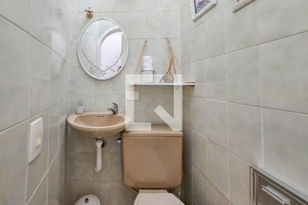 Banheiro da Suíte 2 de apartamento para alugar com 5 quartos, 160m² em Jardim Las Palmas, Guarujá