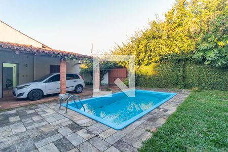 Quintal de casa à venda com 5 quartos, 129m² em Teresópolis, Porto Alegre