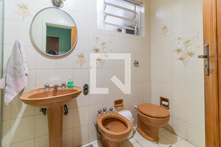 Banheiro Social de casa à venda com 5 quartos, 129m² em Teresópolis, Porto Alegre