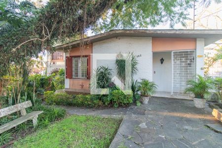 Fachada de casa à venda com 5 quartos, 129m² em Teresópolis, Porto Alegre