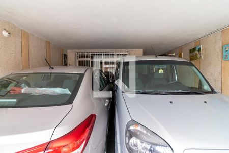 Garagem de casa à venda com 4 quartos, 180m² em Jardim das Laranjeiras, São Paulo