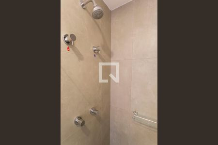 Banheiro de kitnet/studio à venda com 1 quarto, 24m² em Indianópolis, São Paulo