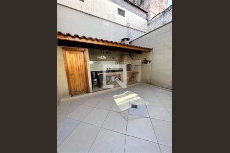 Casa à venda com 3 quartos, 220m² em Vila Mangalot, São Paulo